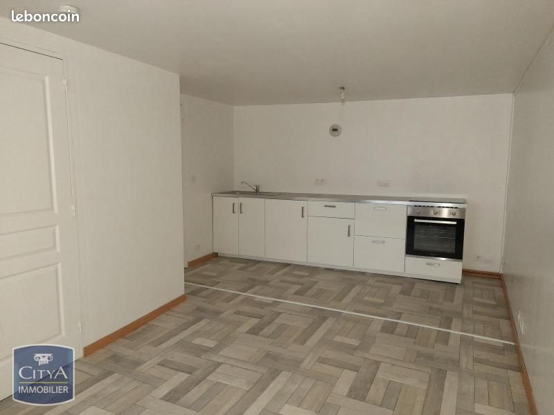 Appartement 2 pièces 33 m² · à Saint-Just-Malmont · 33 m² · 300 €/mois