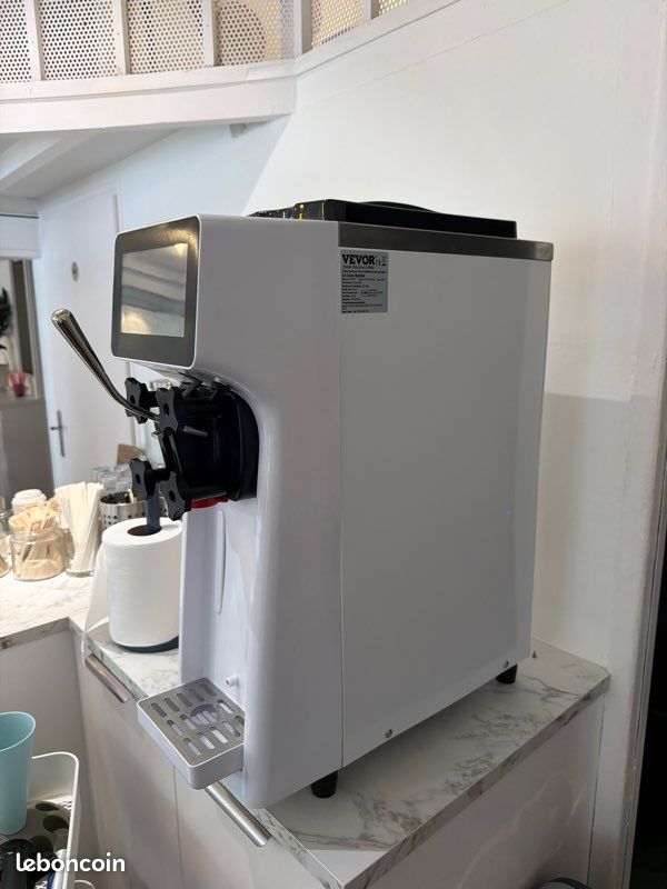 VEVOR Machine à Crème Glacée Commerciale 10 L/h 900 W 1 Saveur, Trémie en Inox de 4 L, Pré-Réfrigération Automatique à Écran Tactile, pour Sundae Yaourt Café Snack-Bar (image 2)