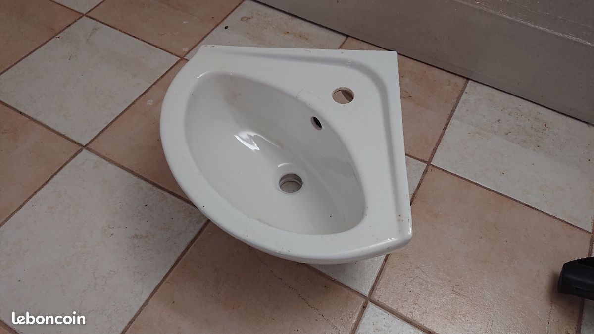 Lavabo d angle (image 1)