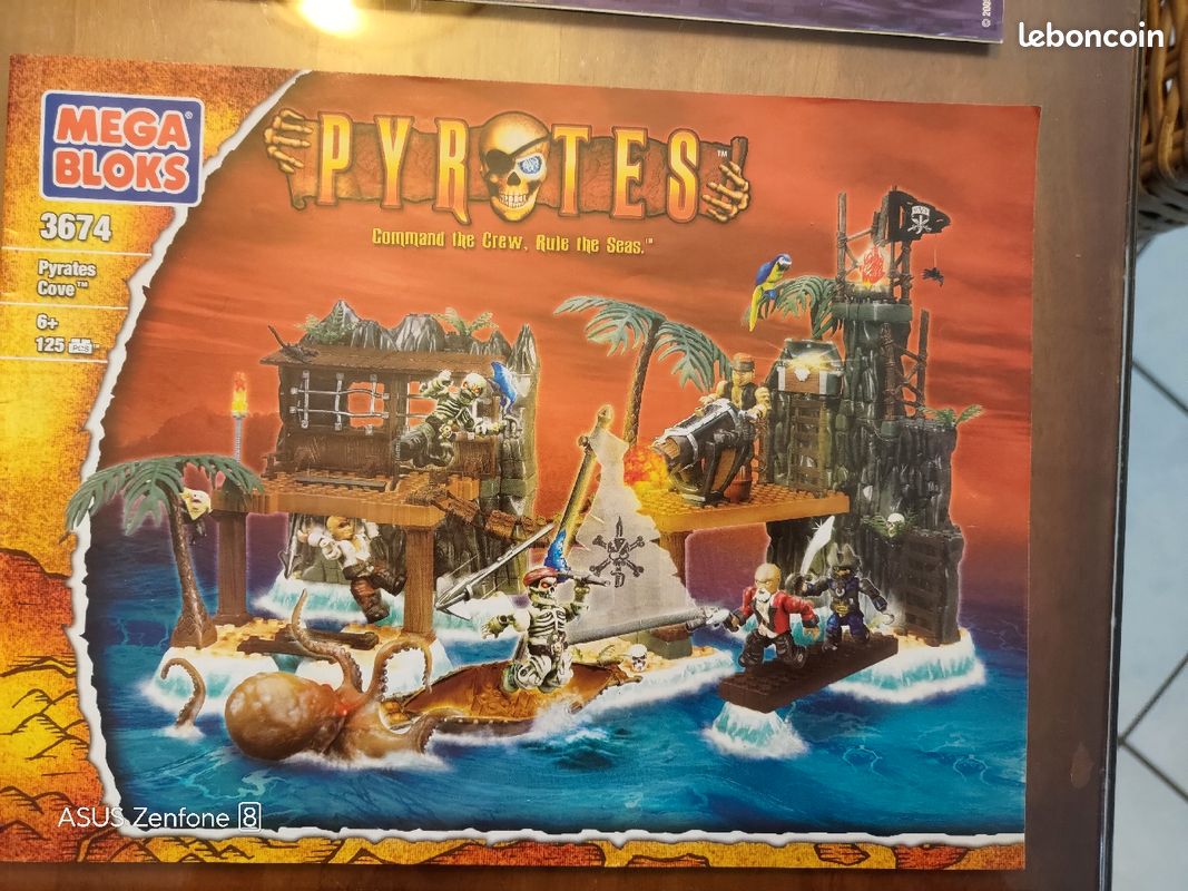 Vend lot jouet assemblage briques (spider man, pirates, etc) (image 1)
