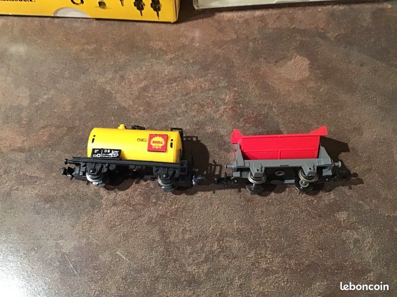 Lot De 2 Wagons Citerne DB ESSO Herkat N°1402 & 1403 – Échelle N – Neufs En Boîte