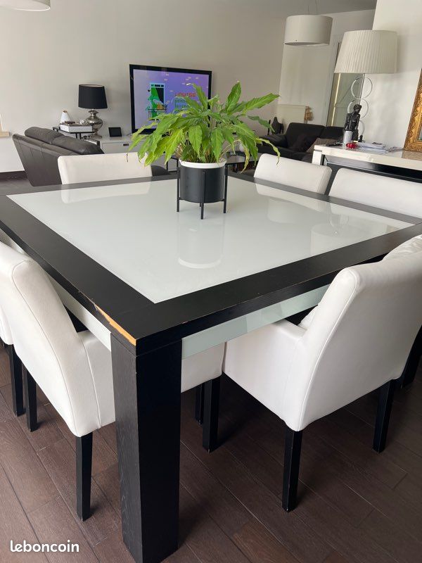 Table et buffet (image 1)