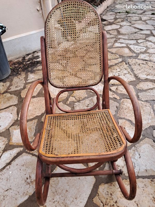 Rocking chair en rotin très bon état (image 2)