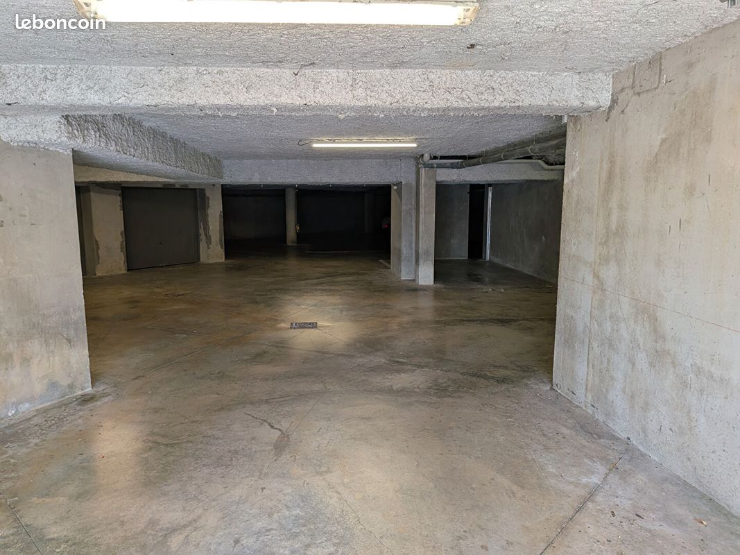Parking/box AUBENAS · 14 000 €