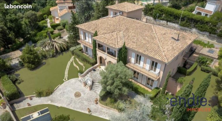 Maison 12 pièces 780 m²