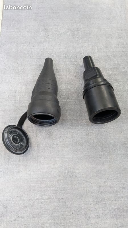Fiche femelle étanche pour la fabrication ou réparation de rallonges électriques pour atelier ou jardin (image 1)