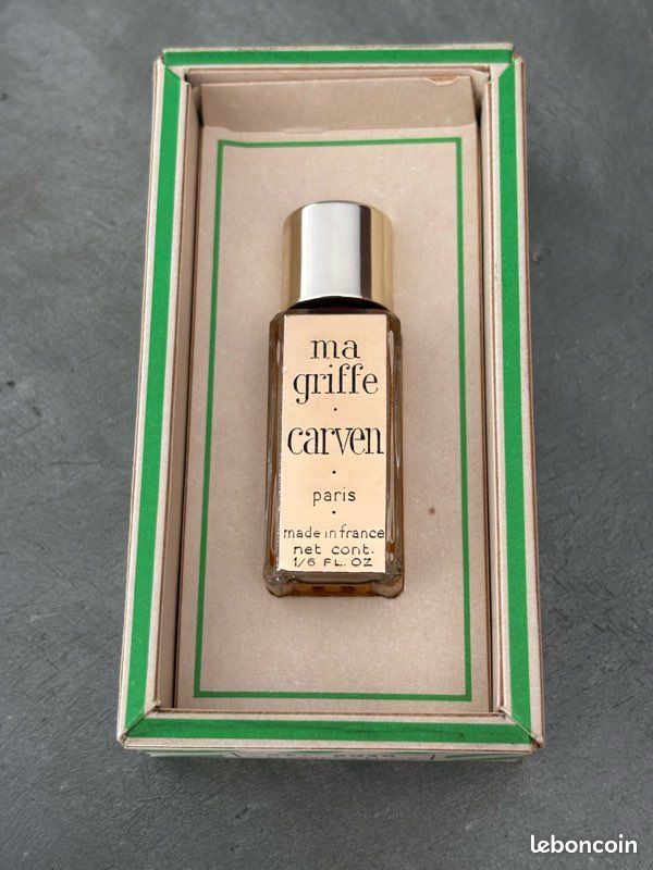 Miniature Carven ma griffe Collection