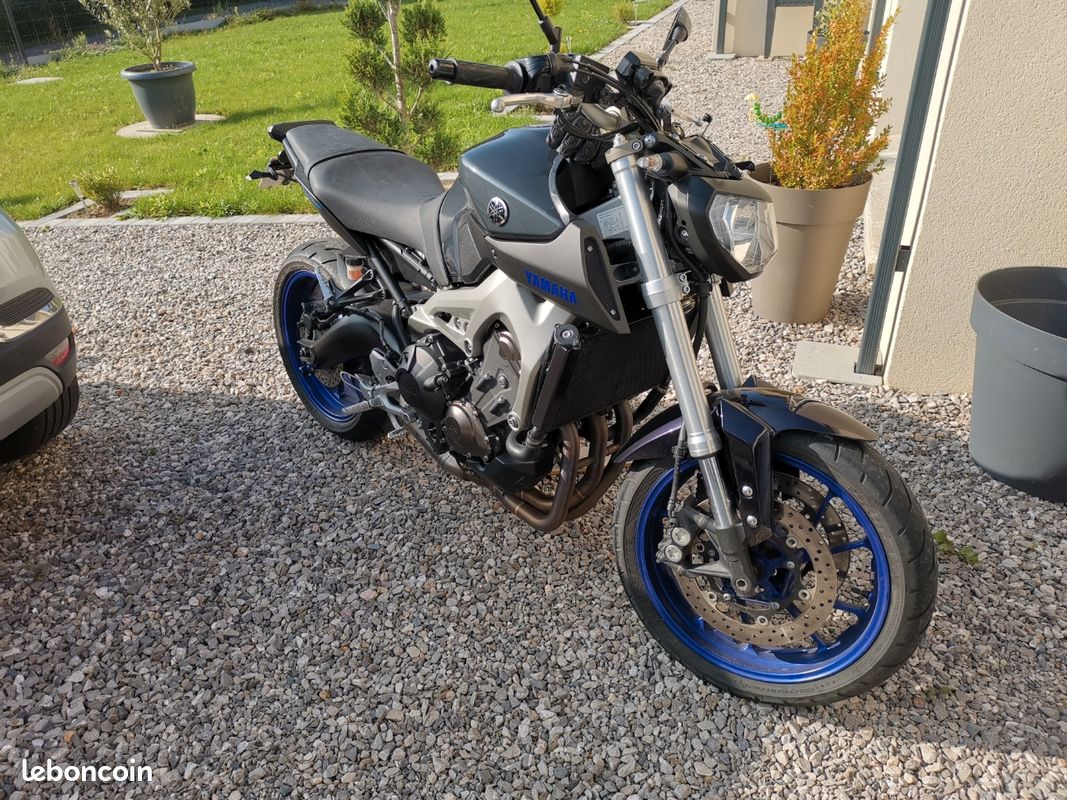 Yamaha mt09 race blue (image 1)
