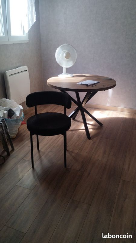 4 chaises noires (image 4)