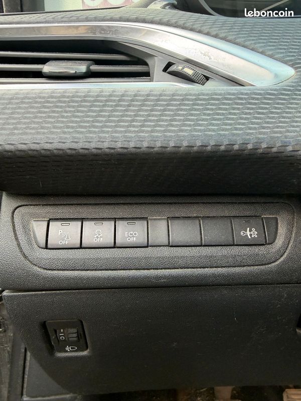 Peugeot 2008 1.6EHDI ALURE CARNET ENTRETIEN SUIVI KIT DISTRIBUTION NEUVE GPS PAIEMENT 4 OU 10 FOIS (image 8)