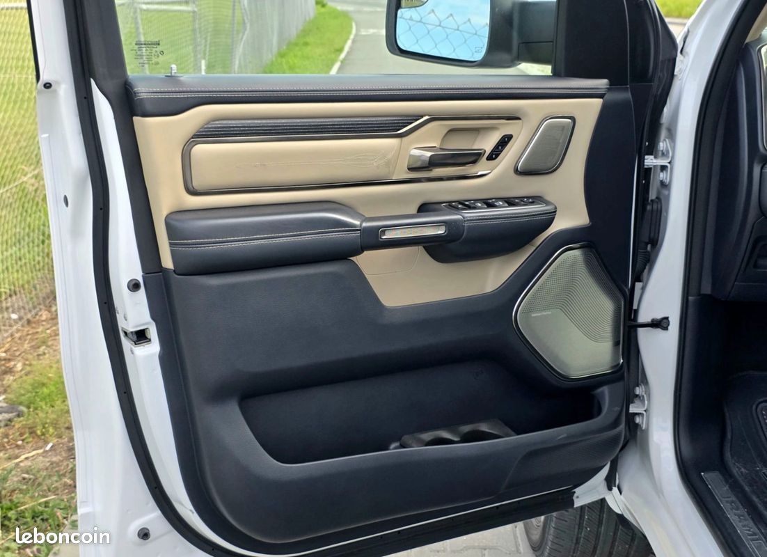 Dodge RAM 1500 Limited Crew Cab 5.7 V8 HEMI 4X4 (image 15)