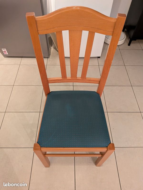 Chaises de restaurant en bois massif avec assise rembourrée confortable – 20 disponibles (image 1)