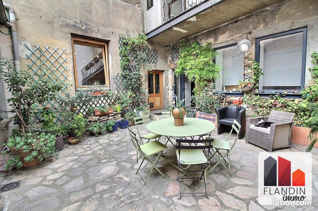 Maison 8 pièces 232 m² · à Grigny-sur-Rhône · 232 m² · 347 000 €