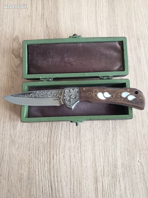 Couteau pliant N690 – manche en noyer, nacre et gravures, 20 cm, coffret de collection (image 10)