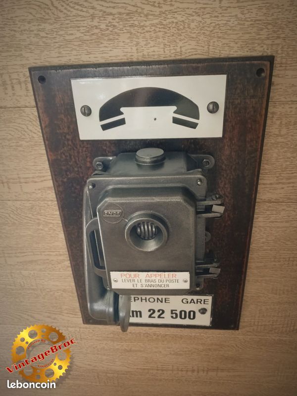 Ancien Téléphone de Gare SNCF converti en Boite à Clefs / Clés dans un Esprit Industriel... Design & Created by Fingercut Modèle Unique Disponible à La Vente 320 euros (Envoi Possible) (image 12)