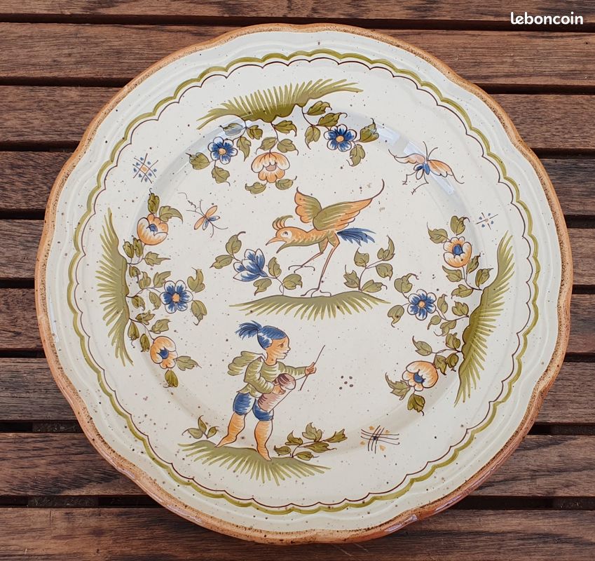 Ancienne assiette moustiers rare signature sm aa