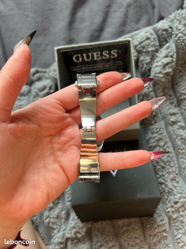 Montre Guess argentée (image 5)