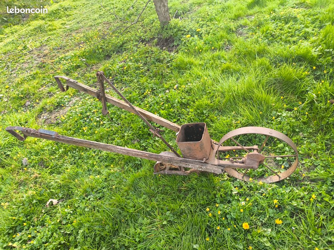 Semoir ancien pour décoration jardin (image 1)