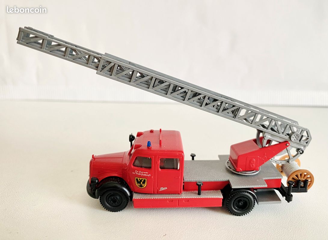 CAMION DE POMPIER Grande Echelle Werksfeuewehr Guppingen Au 1/16
