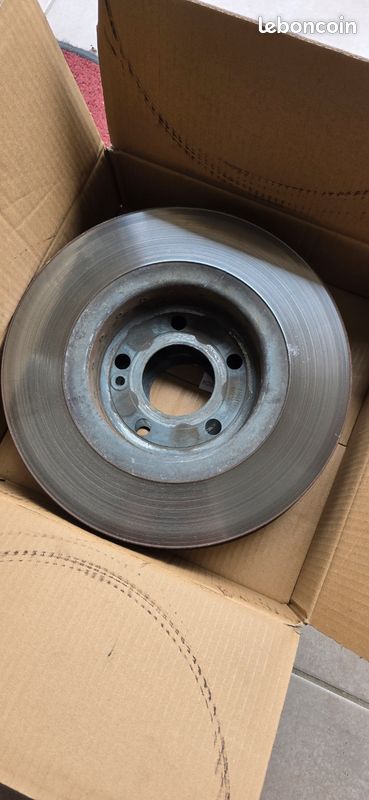 Disque de frein arrière mercedes classe c w205 (image 1)