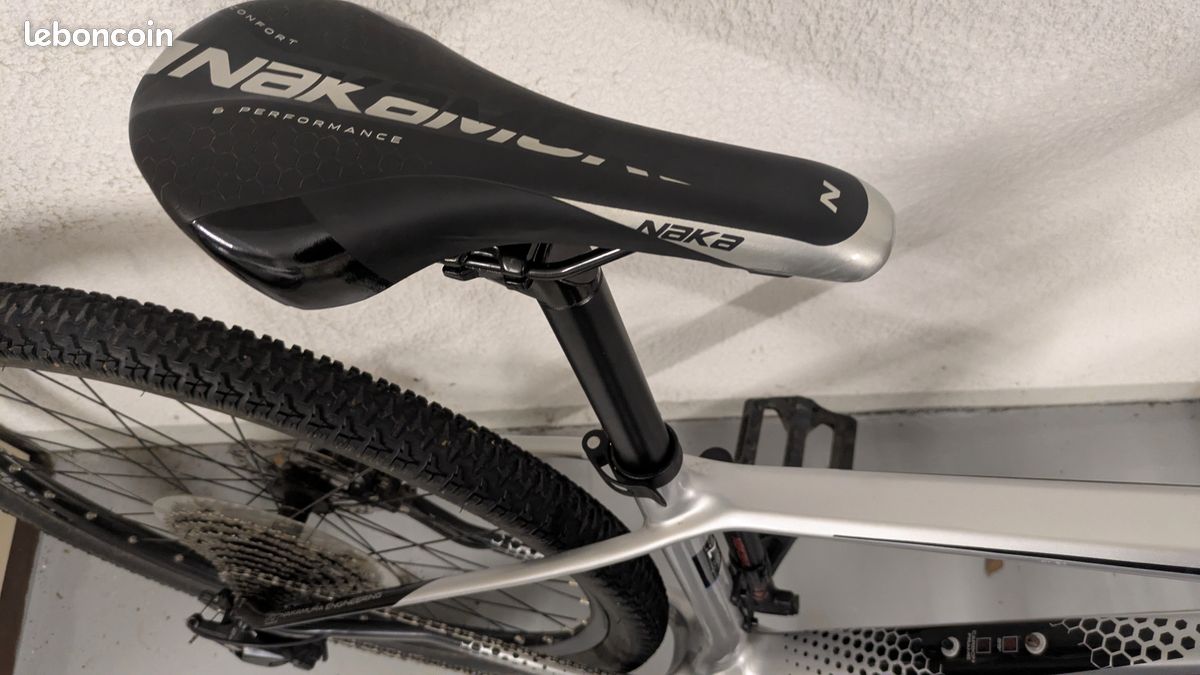 VTT carbone très bonne état année 2024 (image 3)