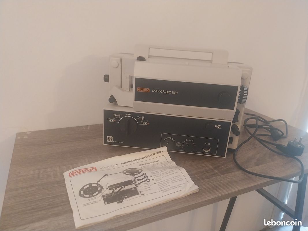 ANCIEN PROJECTEUR DE CINEMA 8 MM EUMIG 711 R COLLECTION