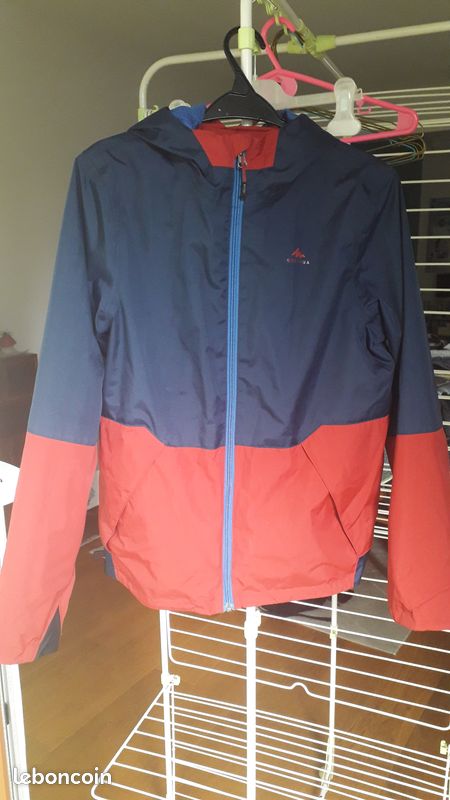 K-Way bleu marine et rouge bordeaux, 14-15 ans, 161-172 cm, très bon état (image 1)