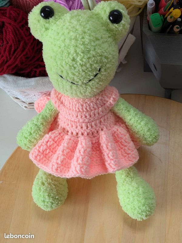 Grenouille Doudou En Peluche Faite Main Au Crochet – 26 Cm – Neuf – Fabriqué En France