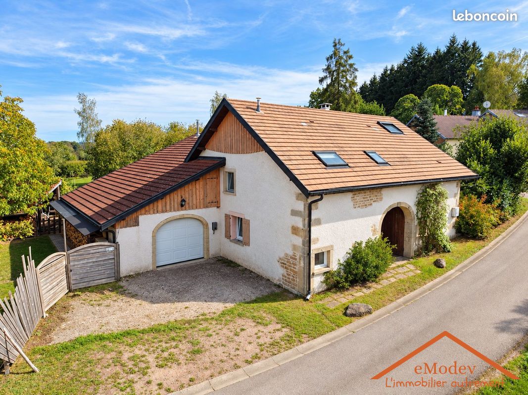 Maison 8 pièces 237 m² · à Hadol · 237 m² · 355 000 €