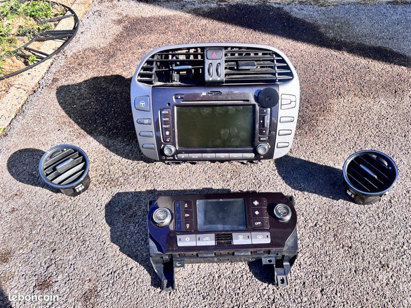 Plastique intérieur autoradio Fiat bravo 2 (image 1)