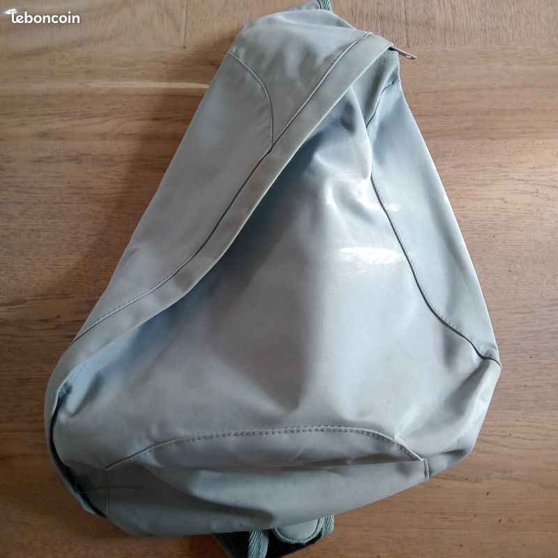 Sac à dos triangulaire (image 1)