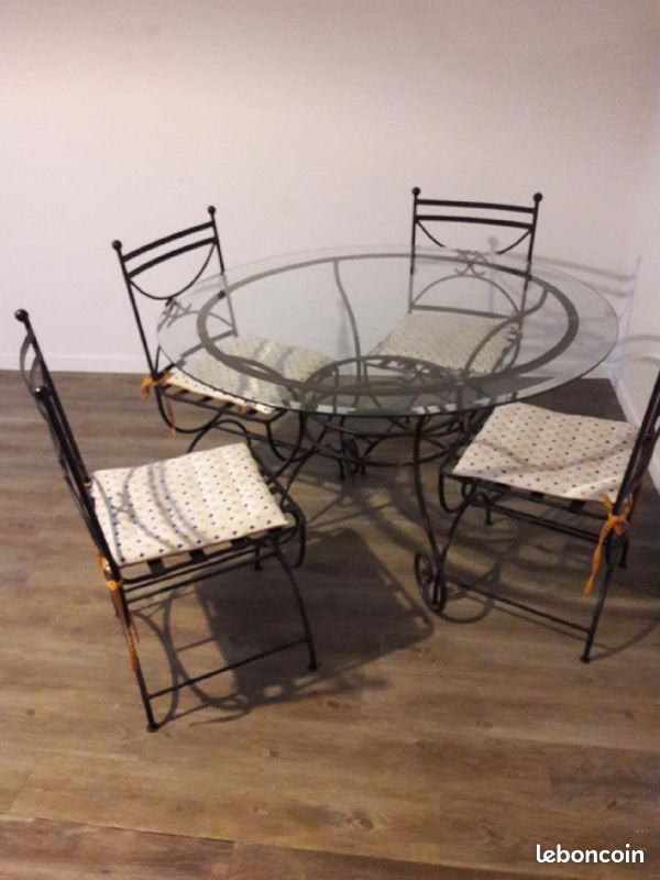 Table en fer forgé de qualité et ses 4 chaises (image 1)