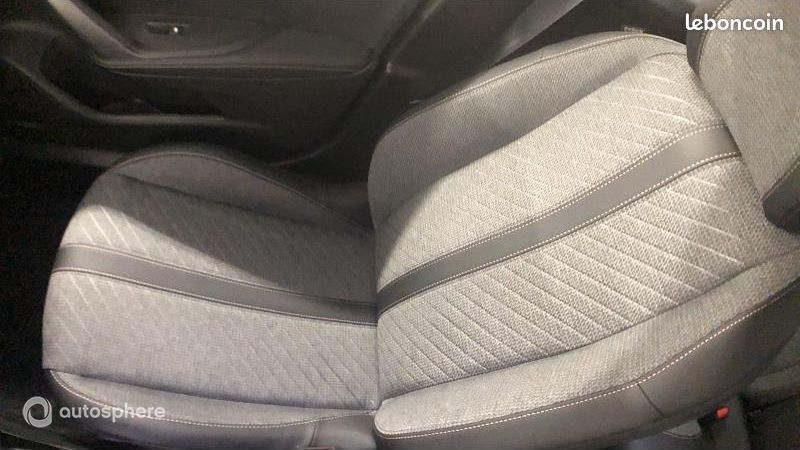 Peugeot 2008 1.2 PureTech 100ch S&S Allure (image 24)