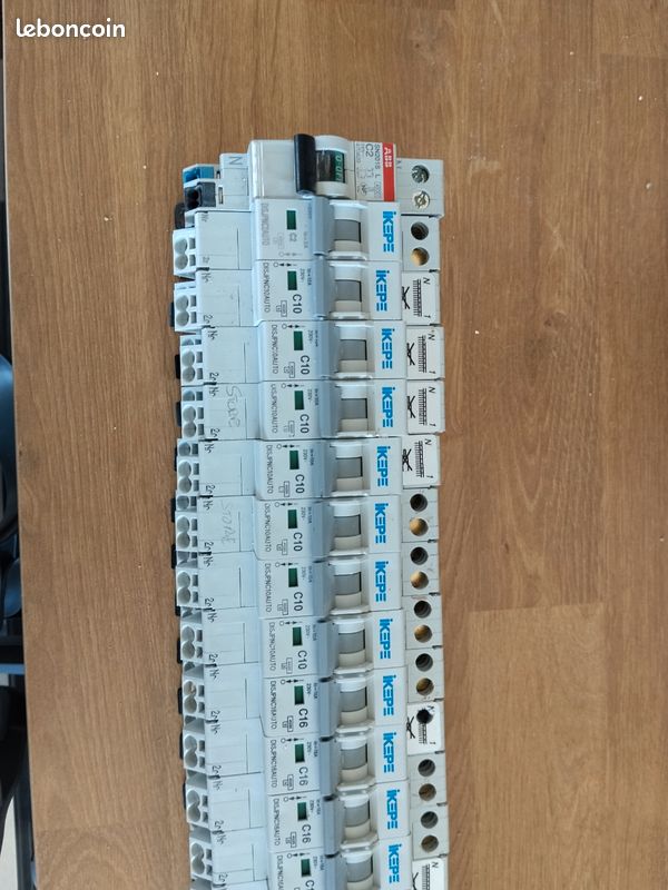 Vend lot disjoncteur (image 3)