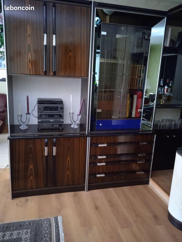 Living salon + bar (image 2)