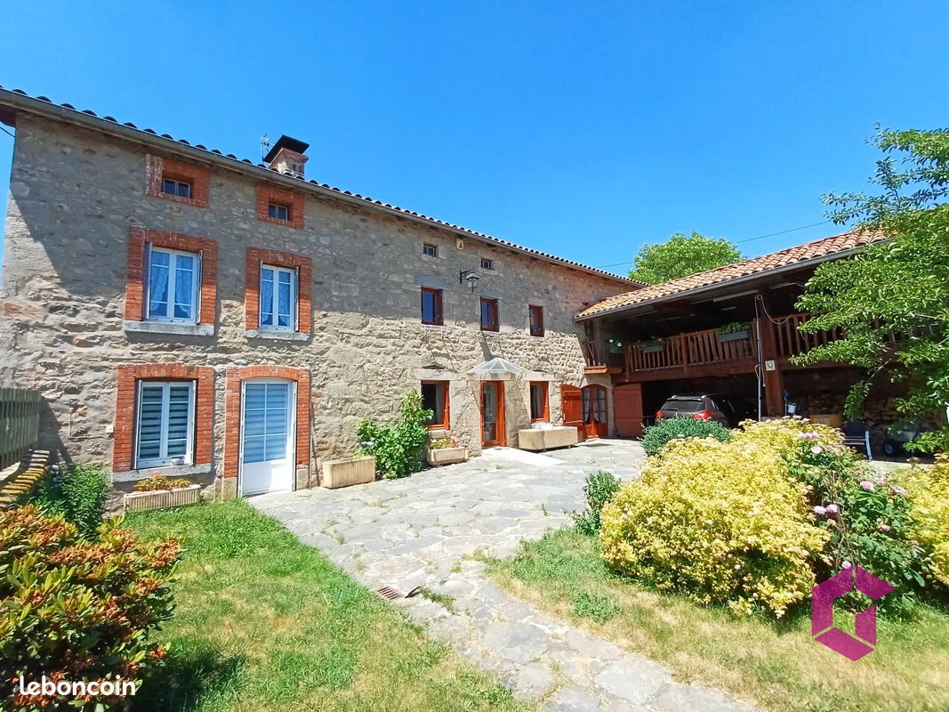 Maison 10 pièces 270 m² · à Sauvessanges · 270 m² · 357 000 €