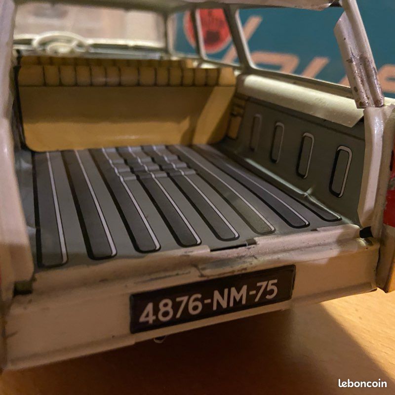 Véhicules et matériels : la Peugeot 403 break Gendarmerie