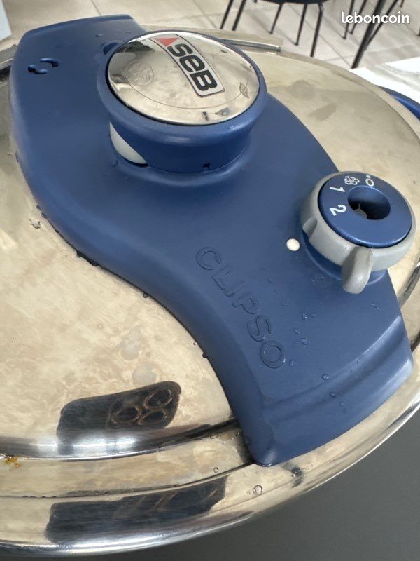 Cocotte minute autocuiseur SEB Sensor 8l - Électroménager