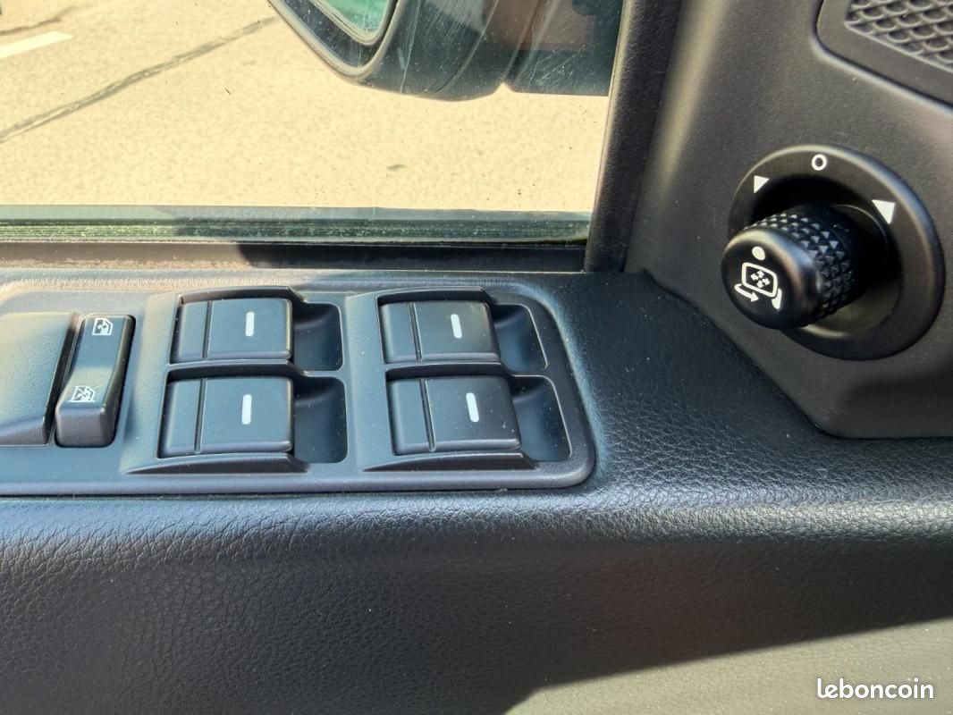Land Rover Discovery V6 TD SE 190CH - 4X4 BVA CHAUFFAGE STATIONNAIRE 7 PLACES (image 19)