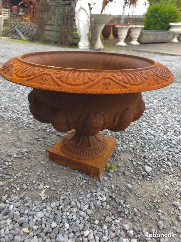Vase médicis en fonte (image 4)