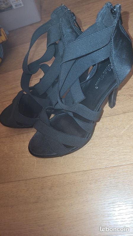 Chaussures à talon noir femme T40 jamais portées (image 3)