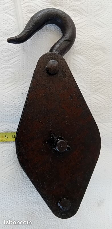 Ancienne poulie en fer forgé (image 3)