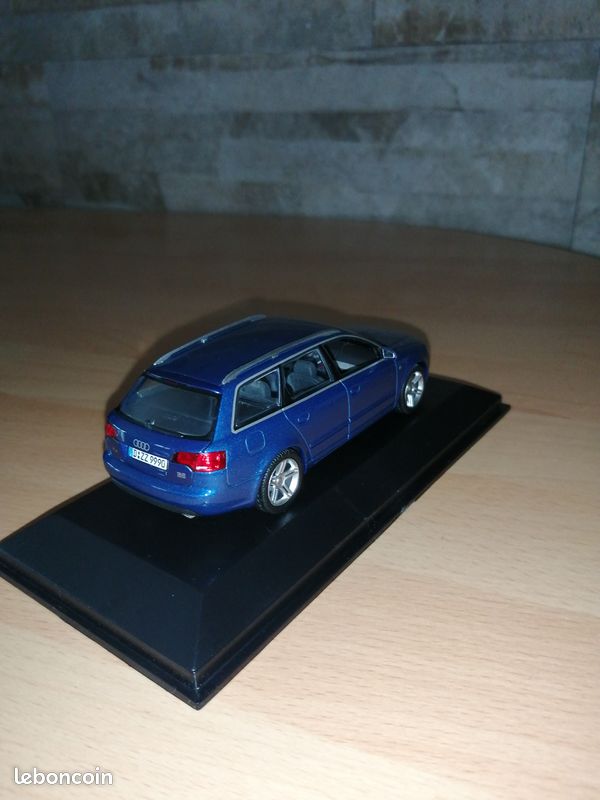 Audi A4 Avant blue Minichamps 2004 très rare Collection