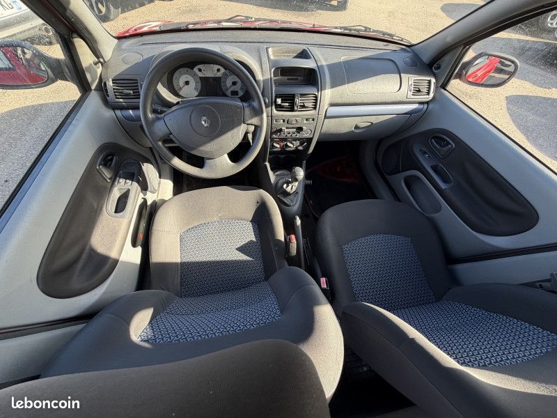 Renault CLIO II 1.2 16V 75CH THALIA 5P (image 9)