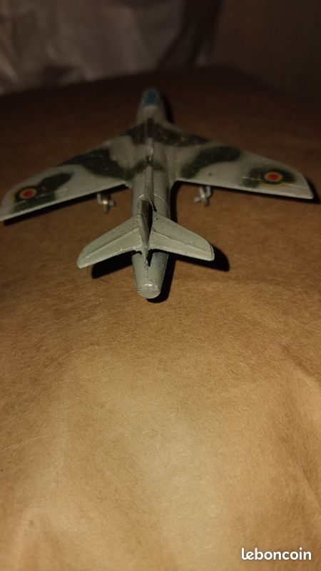 BE128 Solid 1:150 Hawker Hunter A