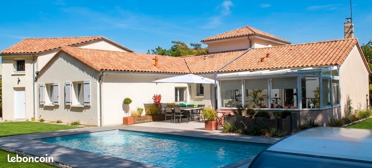 Maison 11 pièces 248 m² · à Saint-Benoît · 248 m² · 595 000 €