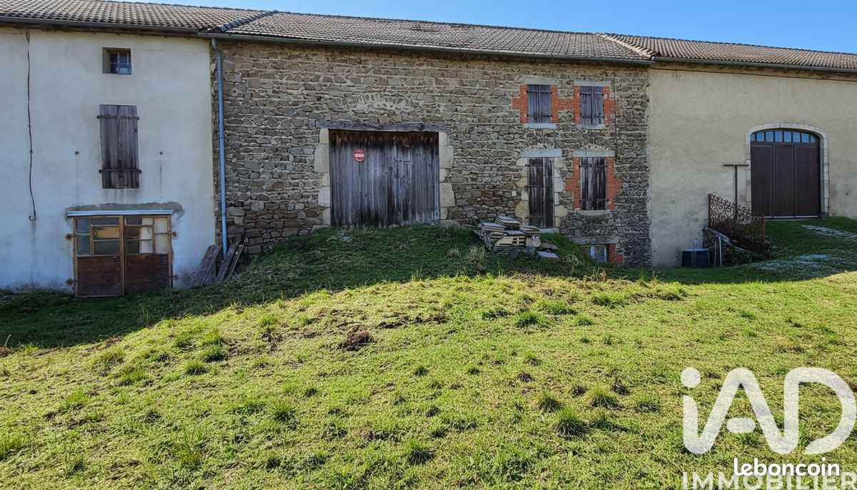 Maison 5 pièces 101 m² · à Saint-Pierre-du-Champ · 101 m² · 45 000 €