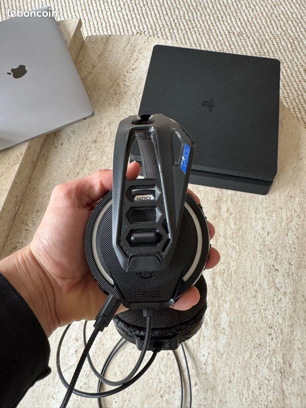 Playstation 4 slim 500 Go / 6 jeux / casque et manettes (image 5)