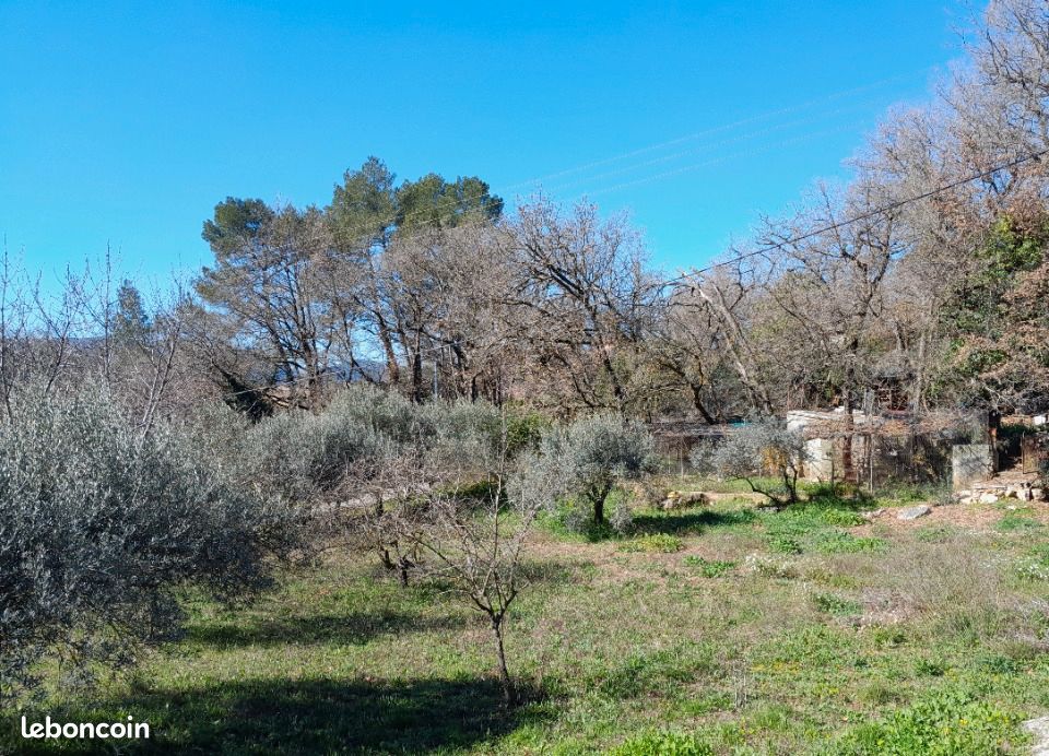 Terrain 685 m² Brignoles · 125 000 €