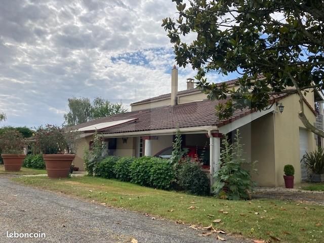 Maison 6 pièces 162 m² - Moncoutant-sur-Sèvre 79320 Moncoutant (image 2)